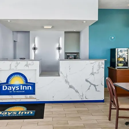 Days Inn By Wyndham Salina South-3